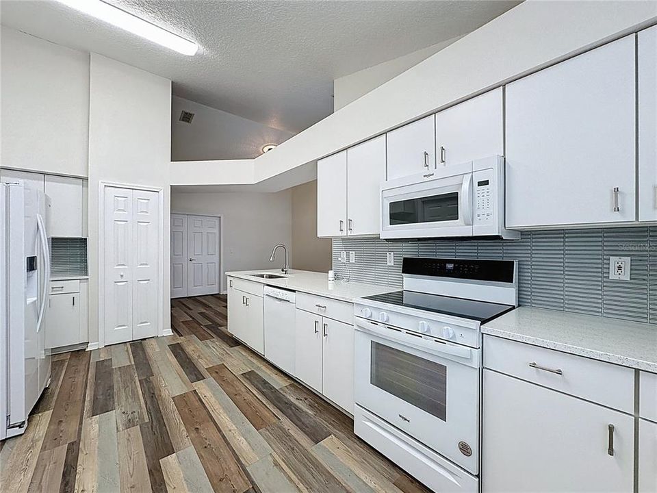 For Sale: $365,000 (2 beds, 2 baths, 1422 Square Feet)