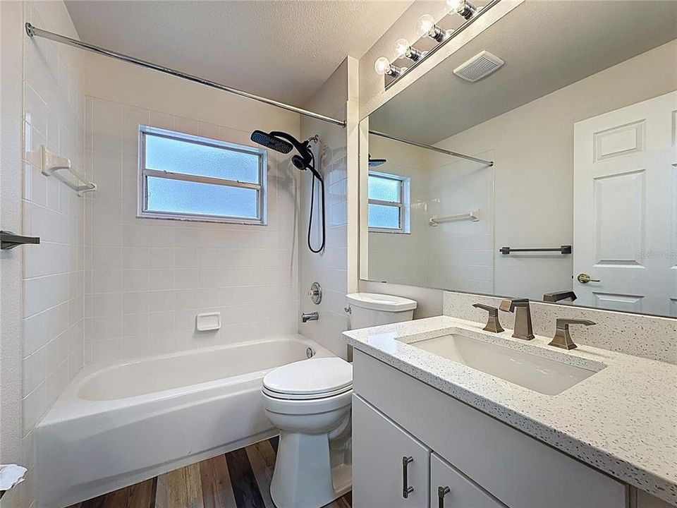 For Sale: $365,000 (2 beds, 2 baths, 1422 Square Feet)