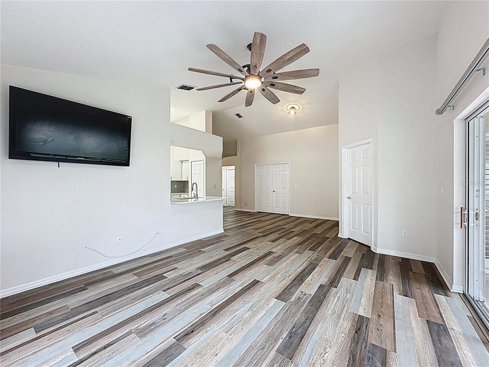 For Sale: $365,000 (2 beds, 2 baths, 1422 Square Feet)