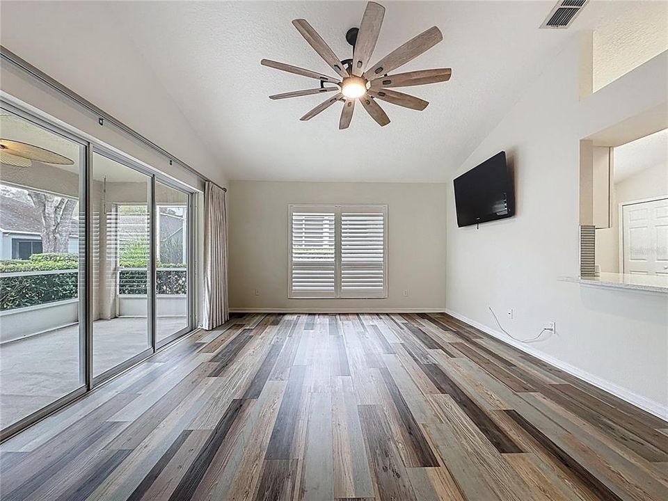 For Sale: $365,000 (2 beds, 2 baths, 1422 Square Feet)