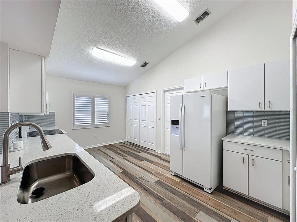 For Sale: $365,000 (2 beds, 2 baths, 1422 Square Feet)