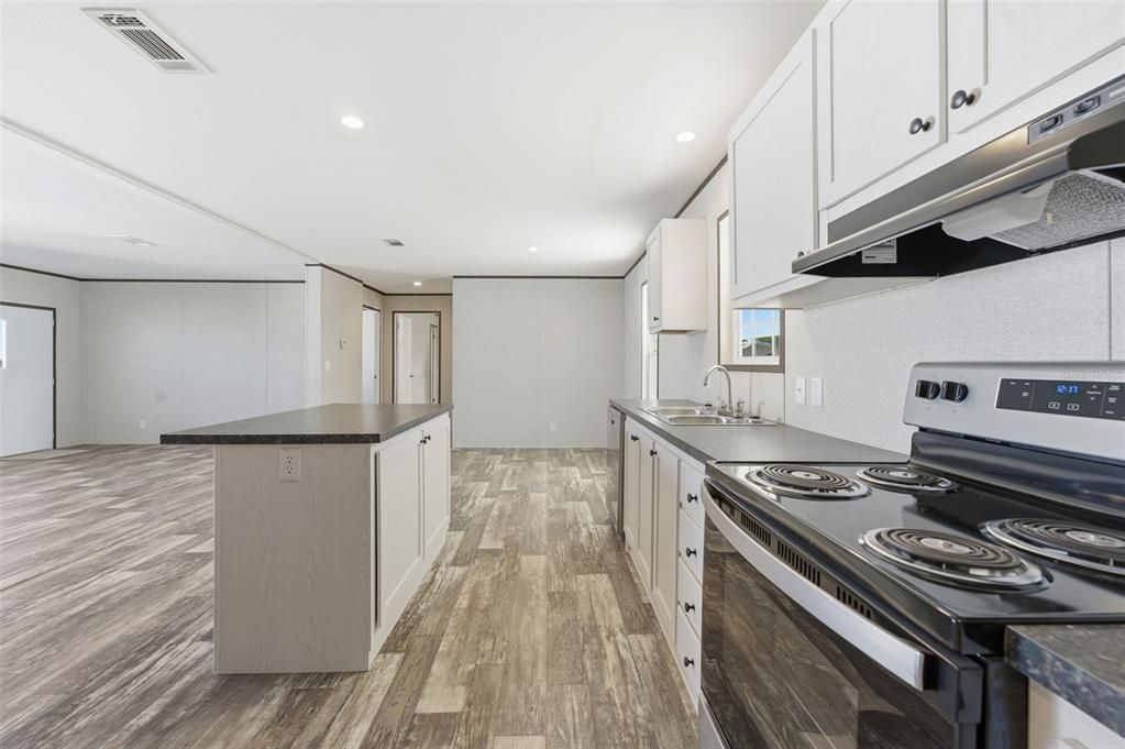 For Sale: $255,000 (3 beds, 2 baths, 1512 Square Feet)