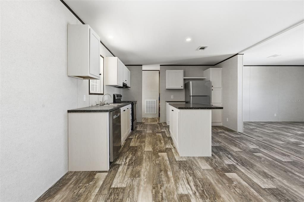 For Sale: $255,000 (3 beds, 2 baths, 1512 Square Feet)