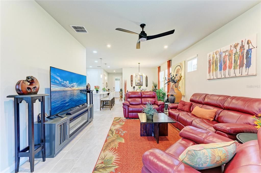 For Sale: $364,900 (2 beds, 2 baths, 1432 Square Feet)