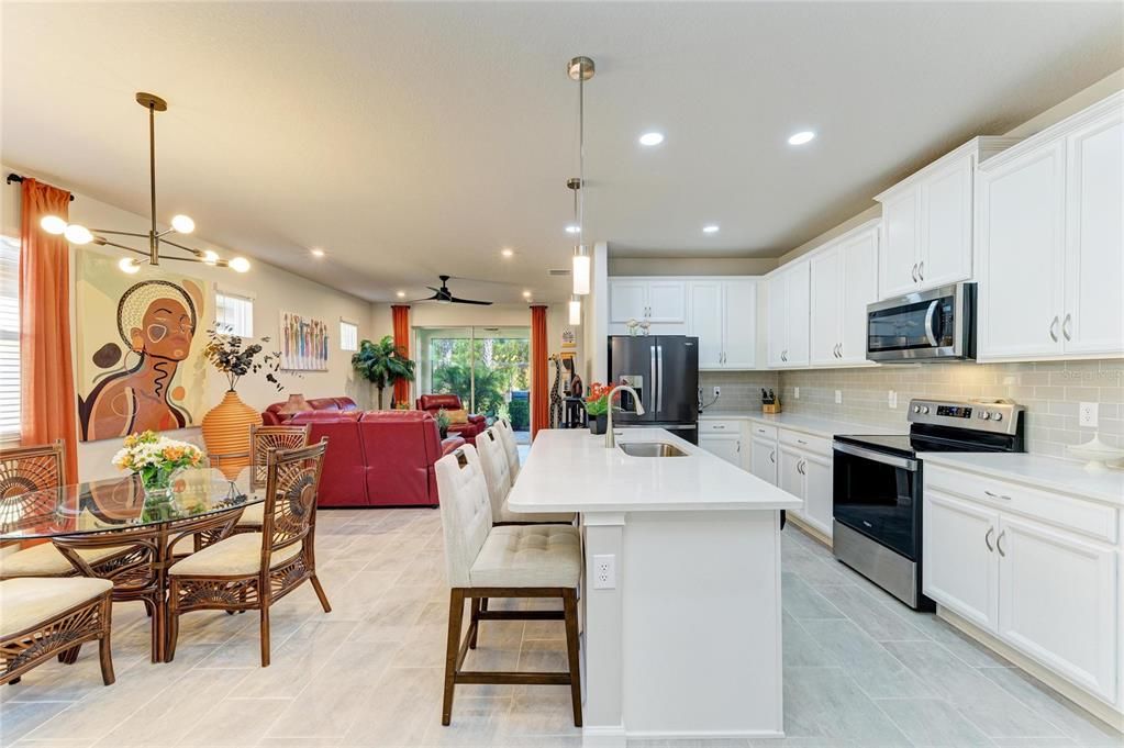 For Sale: $364,900 (2 beds, 2 baths, 1432 Square Feet)