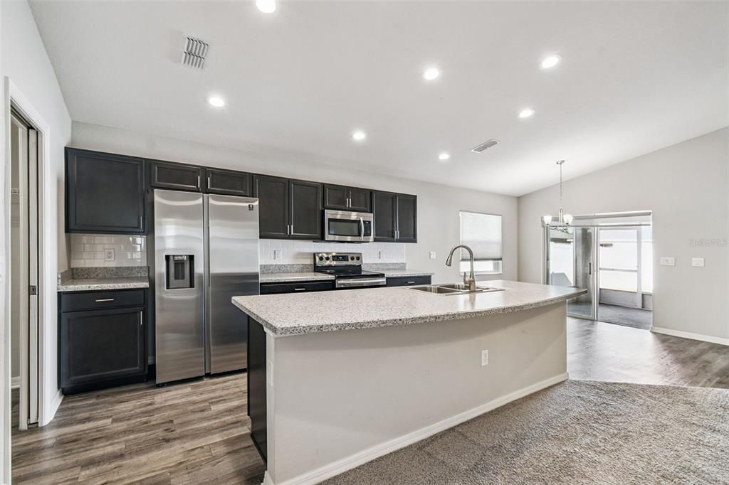 For Sale: $325,000 (3 beds, 2 baths, 1546 Square Feet)