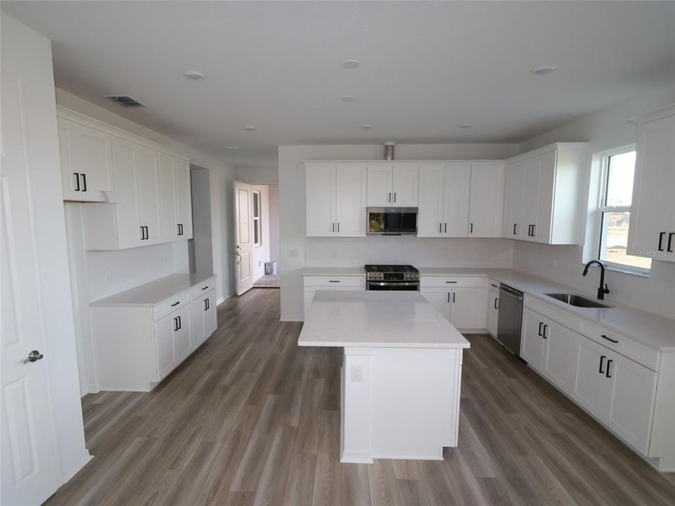 En Venta: $397,999 (2 camas, 2 baños, 1671 Pies cuadrados)