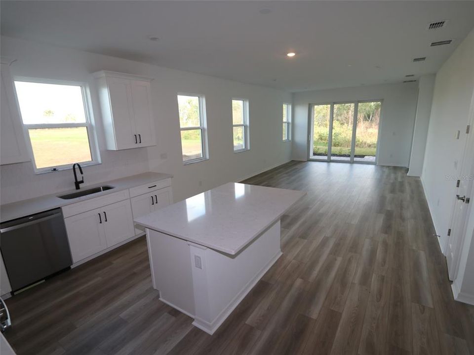 En Venta: $397,999 (2 camas, 2 baños, 1671 Pies cuadrados)