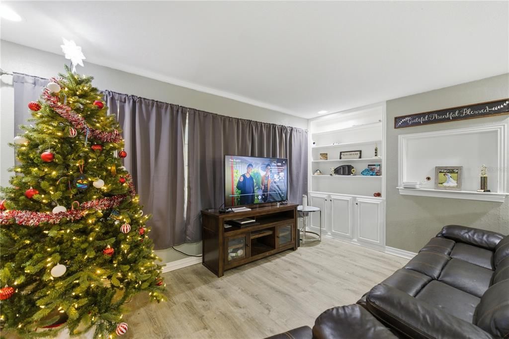 For Sale: $375,000 (4 beds, 2 baths, 2376 Square Feet)