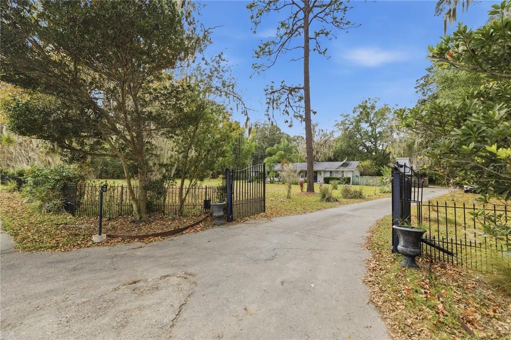 For Sale: $375,000 (4 beds, 2 baths, 2376 Square Feet)