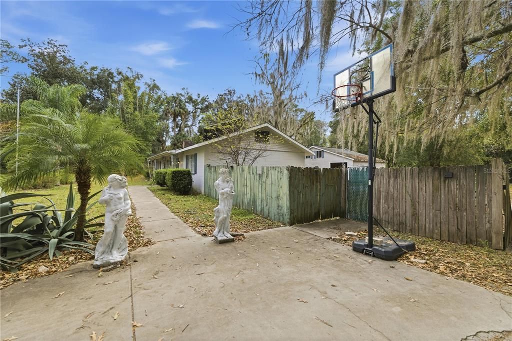 For Sale: $375,000 (4 beds, 2 baths, 2376 Square Feet)