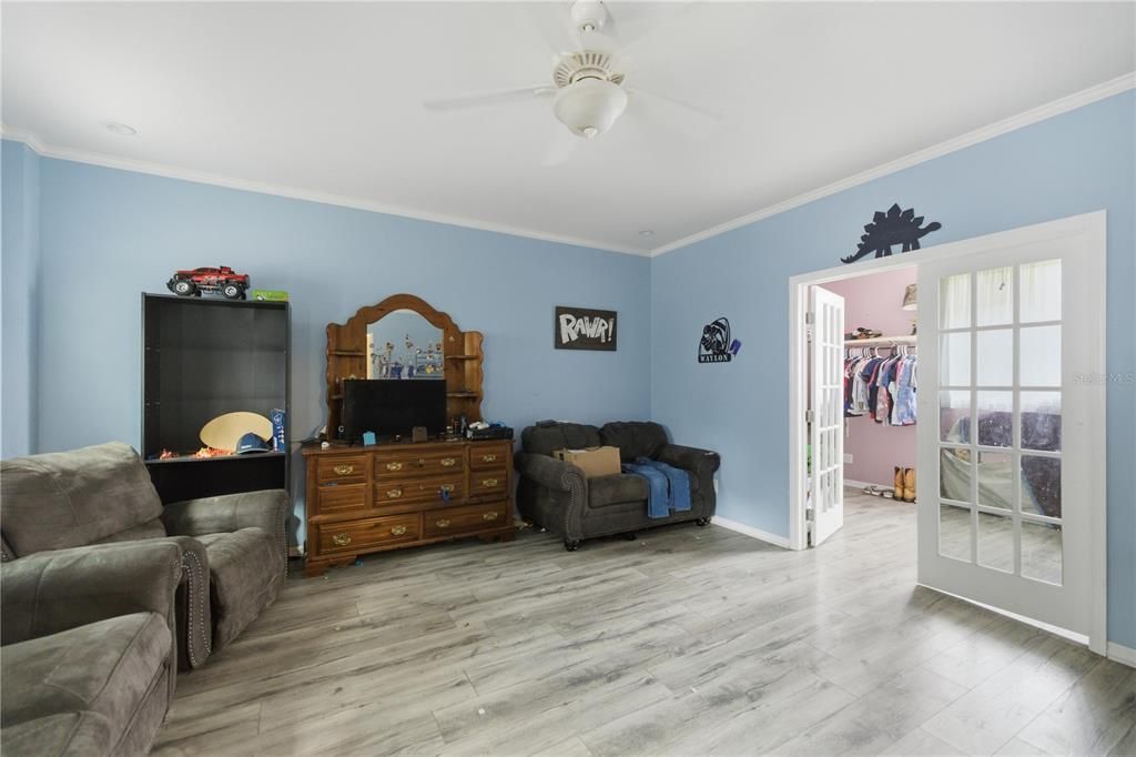 For Sale: $375,000 (4 beds, 2 baths, 2376 Square Feet)