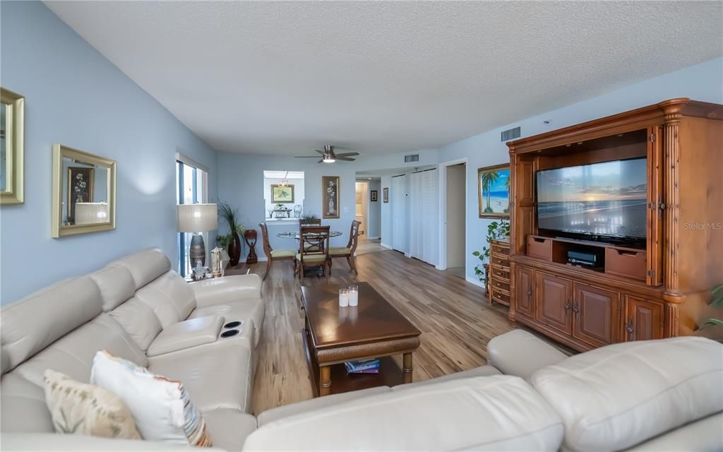 For Sale: $700,000 (2 beds, 2 baths, 1367 Square Feet)