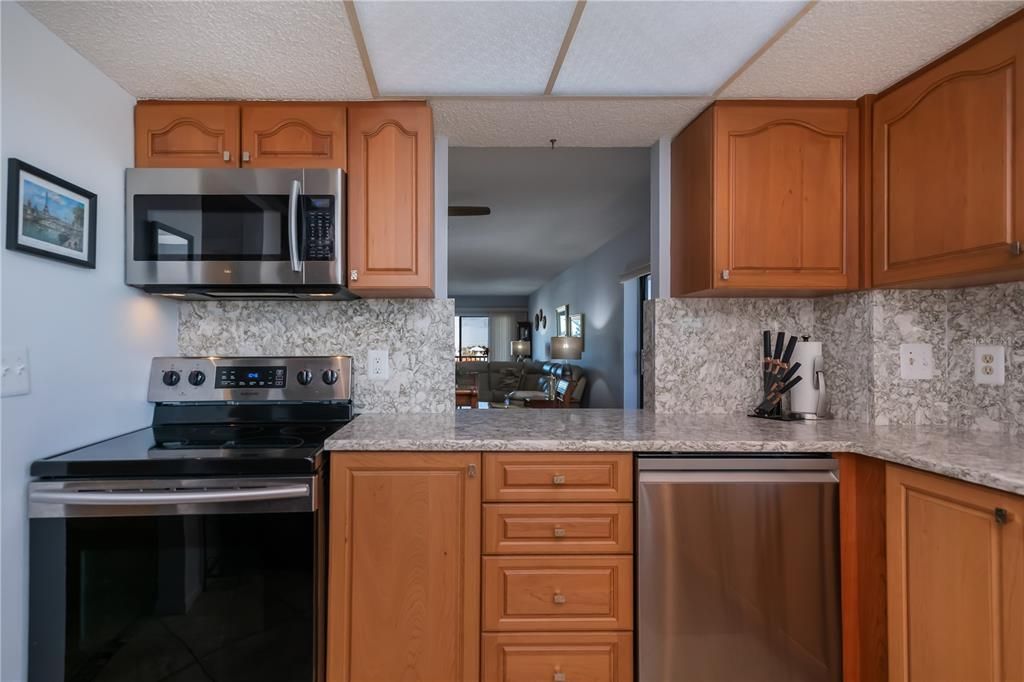 For Sale: $700,000 (2 beds, 2 baths, 1367 Square Feet)