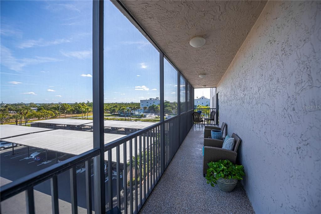 For Sale: $700,000 (2 beds, 2 baths, 1367 Square Feet)