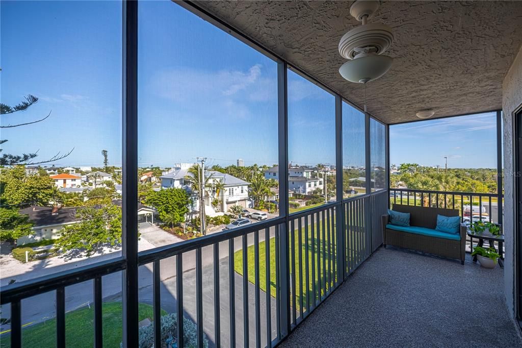 For Sale: $700,000 (2 beds, 2 baths, 1367 Square Feet)