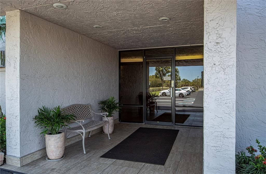 For Sale: $700,000 (2 beds, 2 baths, 1367 Square Feet)