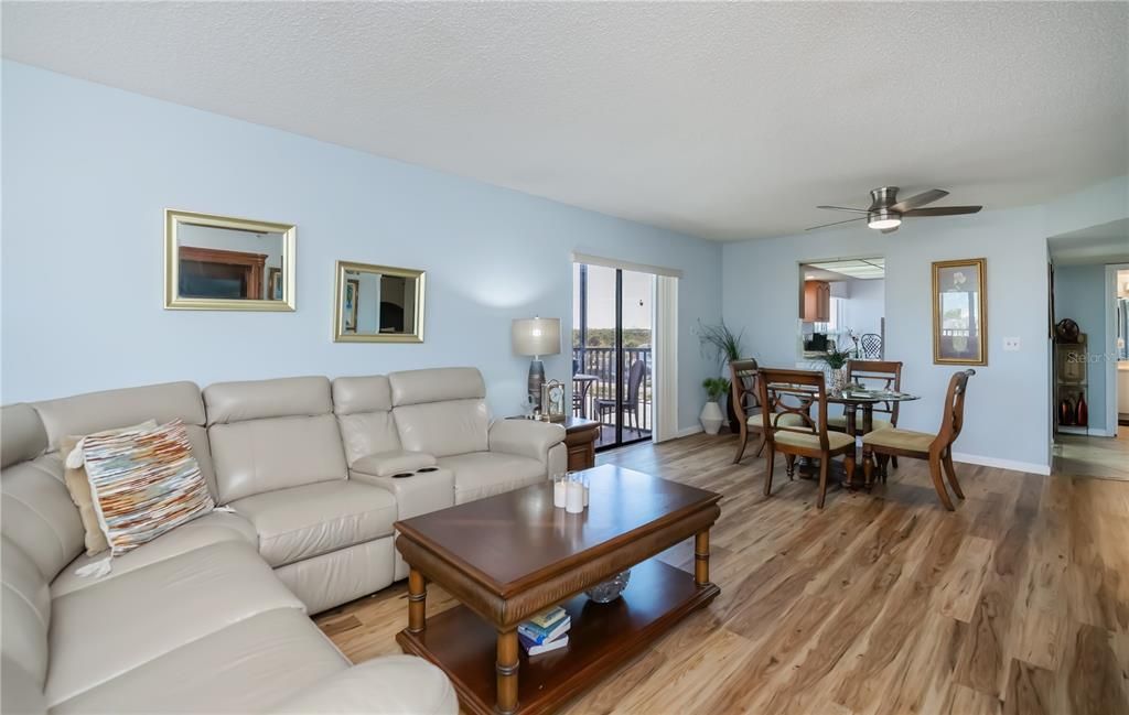 For Sale: $700,000 (2 beds, 2 baths, 1367 Square Feet)