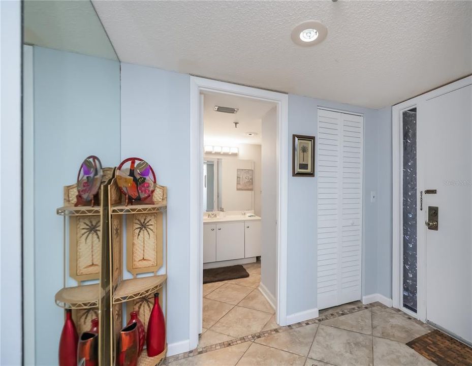 For Sale: $700,000 (2 beds, 2 baths, 1367 Square Feet)