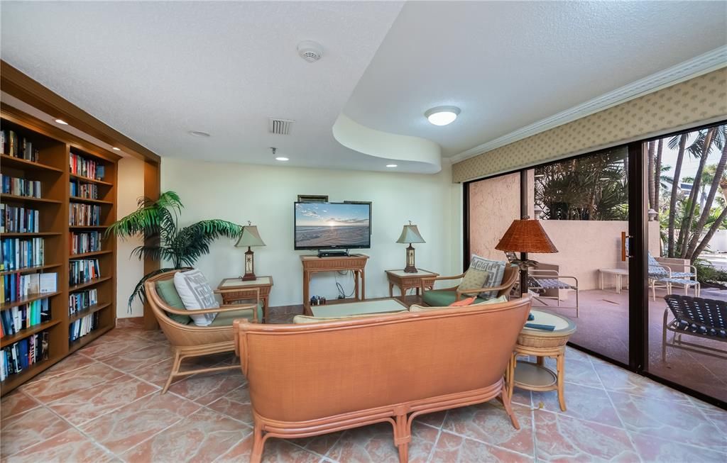 For Sale: $700,000 (2 beds, 2 baths, 1367 Square Feet)