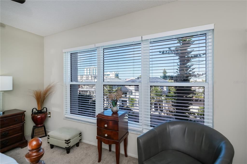 For Sale: $700,000 (2 beds, 2 baths, 1367 Square Feet)