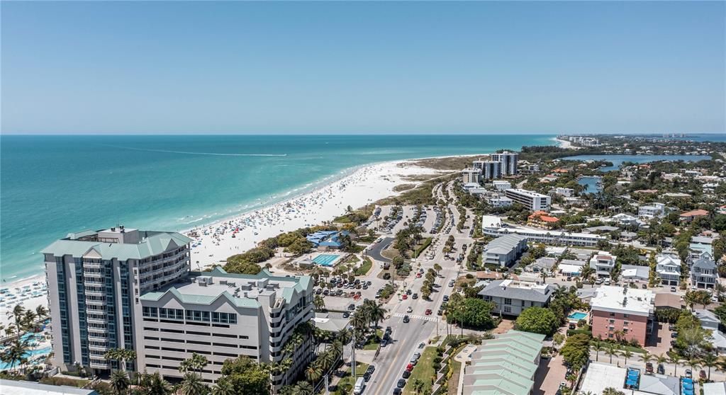 For Sale: $700,000 (2 beds, 2 baths, 1367 Square Feet)