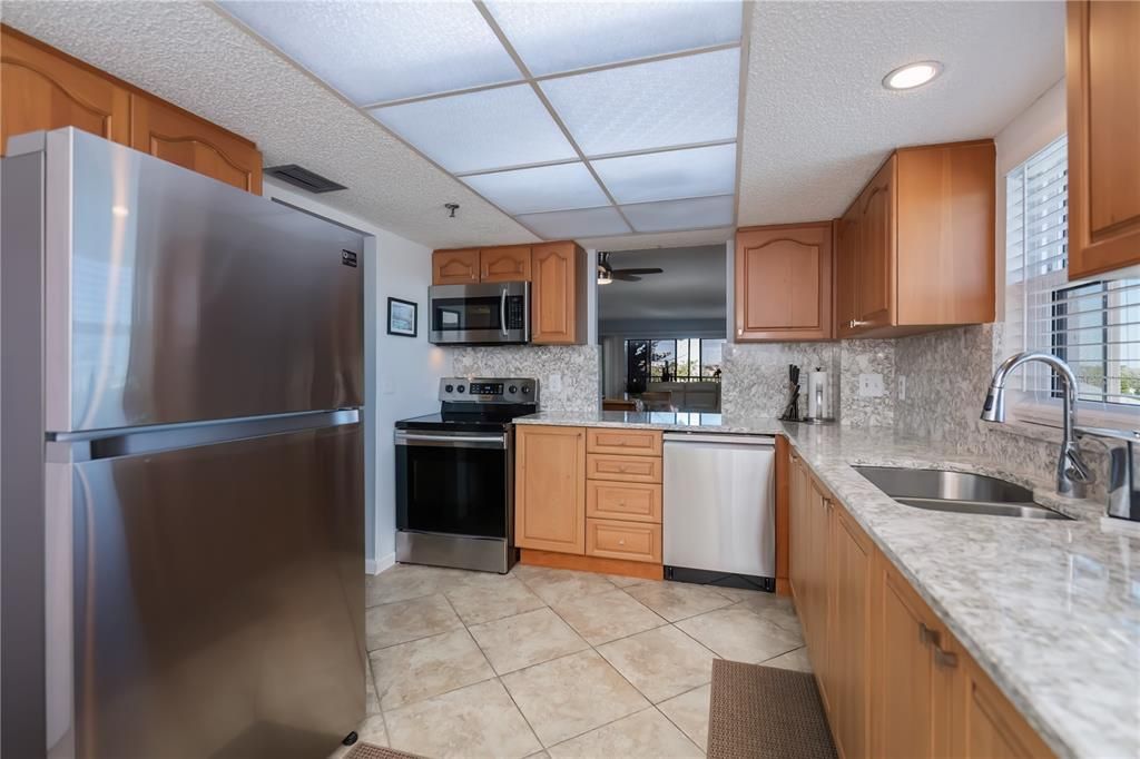 For Sale: $700,000 (2 beds, 2 baths, 1367 Square Feet)