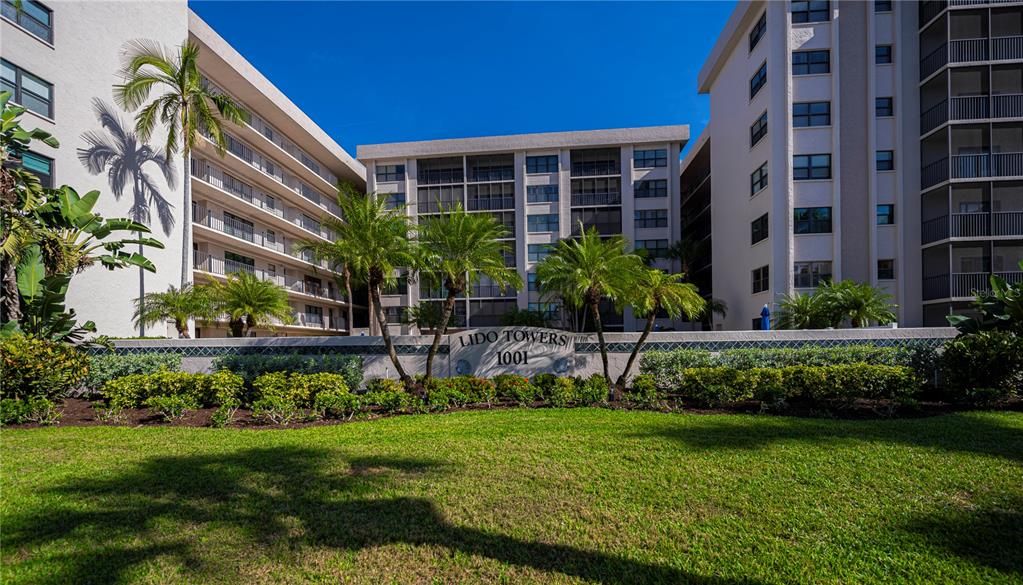 For Sale: $700,000 (2 beds, 2 baths, 1367 Square Feet)