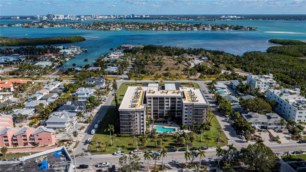 For Sale: $700,000 (2 beds, 2 baths, 1367 Square Feet)