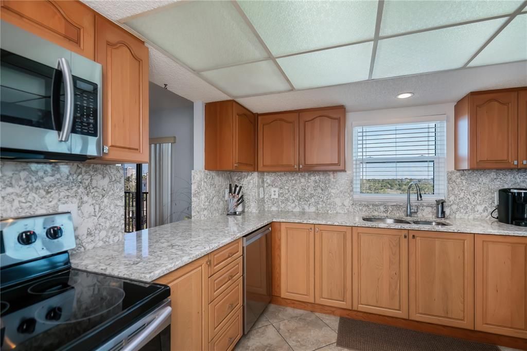 For Sale: $700,000 (2 beds, 2 baths, 1367 Square Feet)