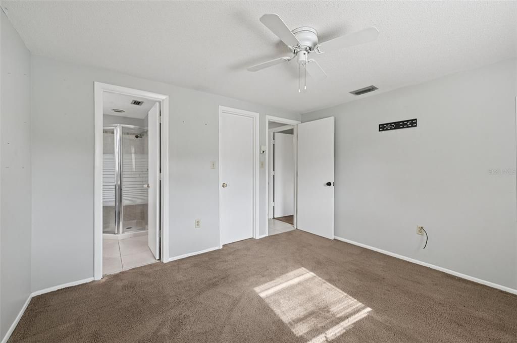 For Sale: $225,000 (2 beds, 2 baths, 1425 Square Feet)