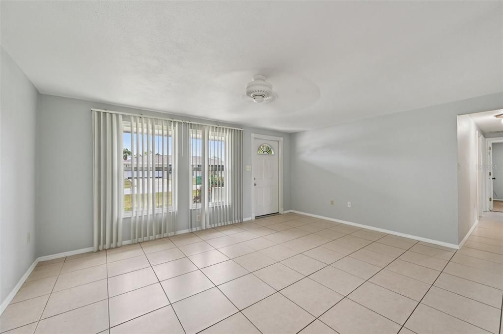 For Sale: $225,000 (2 beds, 2 baths, 1425 Square Feet)