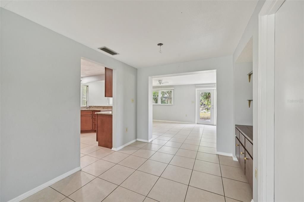 For Sale: $225,000 (2 beds, 2 baths, 1425 Square Feet)