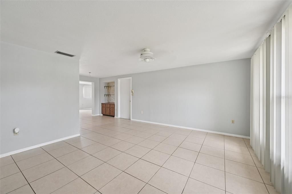 For Sale: $225,000 (2 beds, 2 baths, 1425 Square Feet)