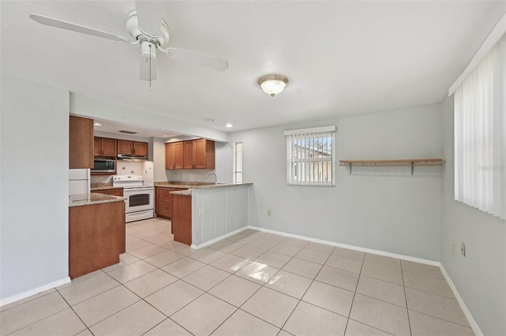 For Sale: $225,000 (2 beds, 2 baths, 1425 Square Feet)