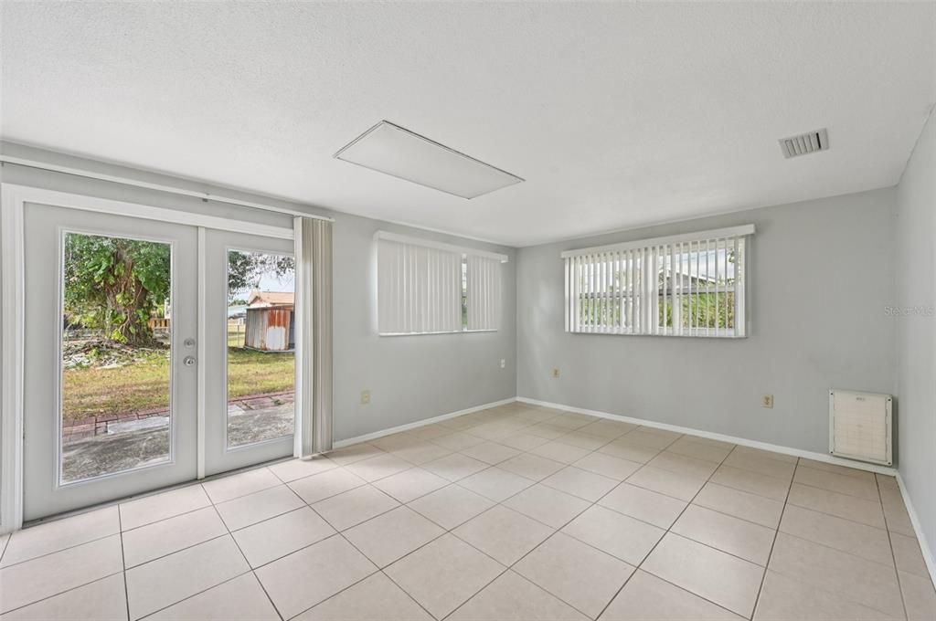 For Sale: $225,000 (2 beds, 2 baths, 1425 Square Feet)