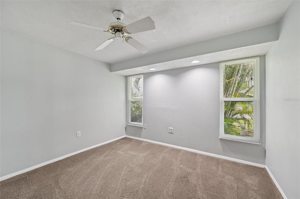 For Sale: $225,000 (2 beds, 2 baths, 1425 Square Feet)