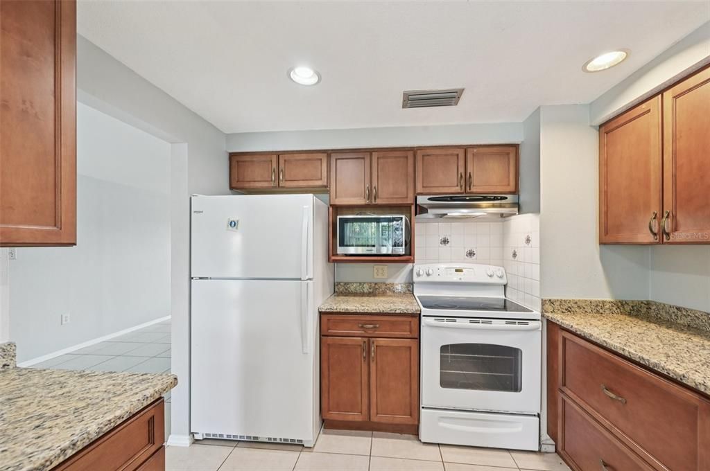 For Sale: $225,000 (2 beds, 2 baths, 1425 Square Feet)