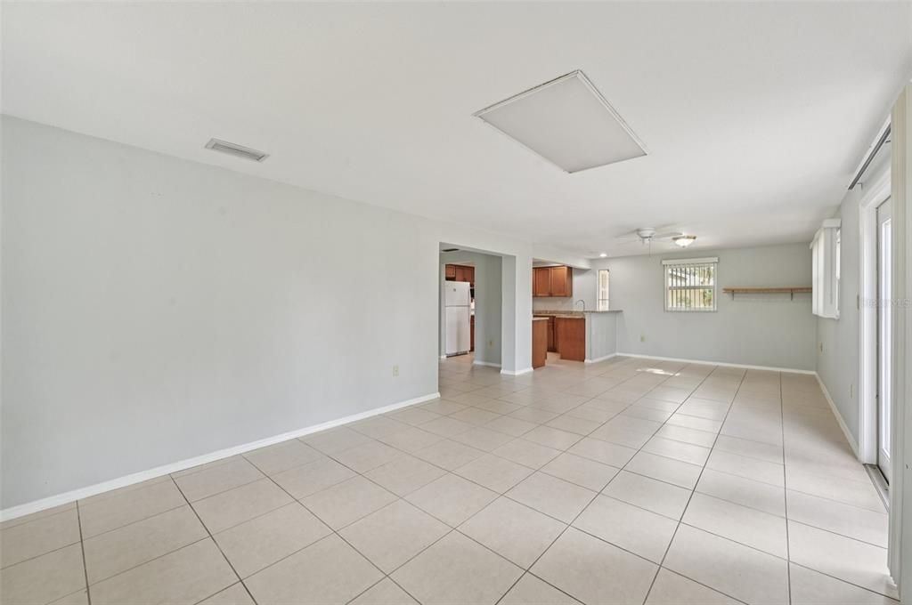 For Sale: $225,000 (2 beds, 2 baths, 1425 Square Feet)