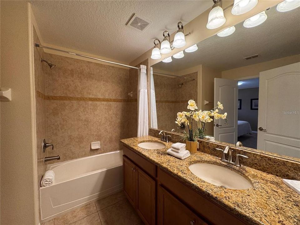 En Renta: $2,400 (4 camas, 3 baños, 1902 Pies cuadrados)