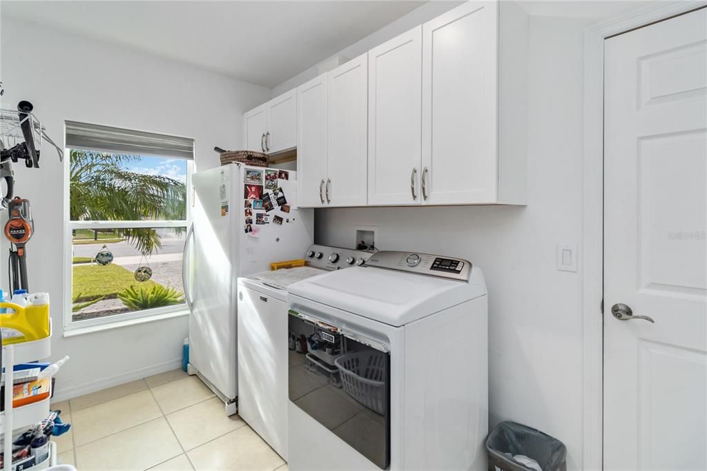 For Sale: $399,900 (4 beds, 2 baths, 1971 Square Feet)