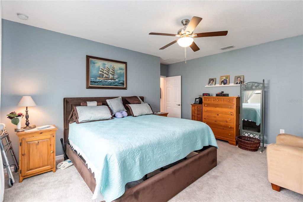 For Sale: $399,900 (4 beds, 2 baths, 1971 Square Feet)