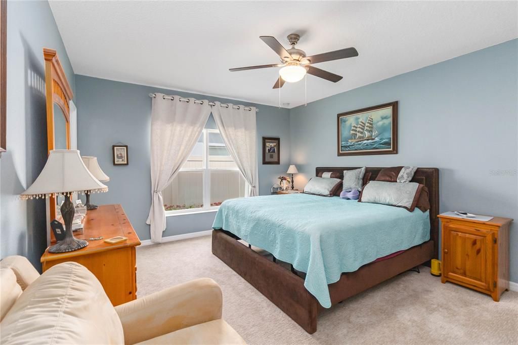 For Sale: $399,900 (4 beds, 2 baths, 1971 Square Feet)