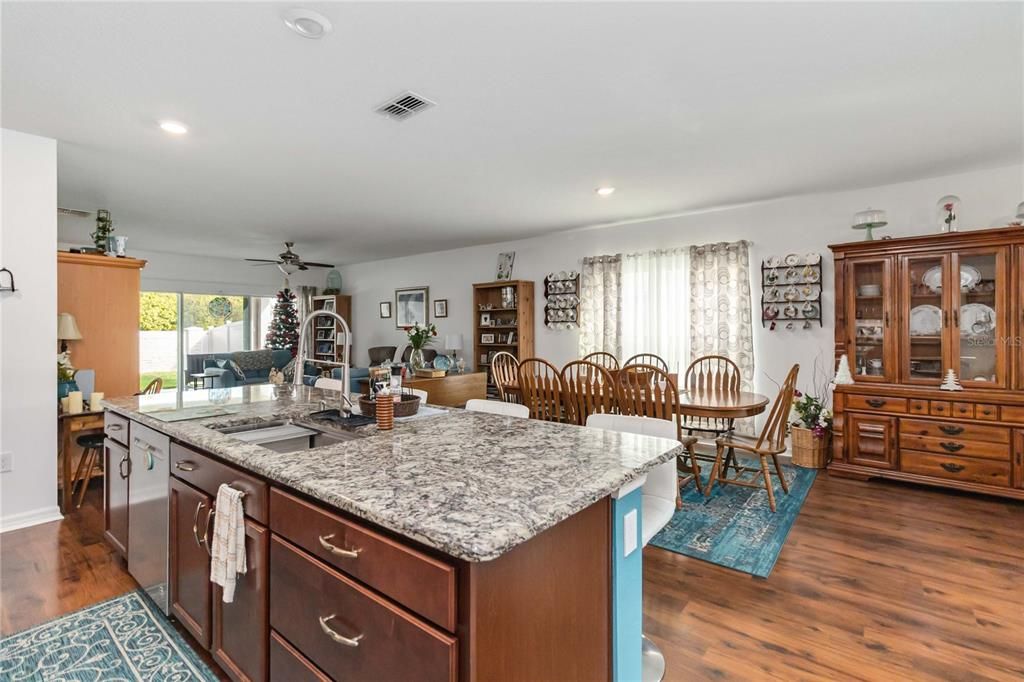 For Sale: $399,900 (4 beds, 2 baths, 1971 Square Feet)