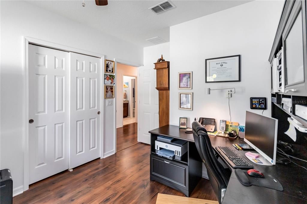 For Sale: $399,900 (4 beds, 2 baths, 1971 Square Feet)