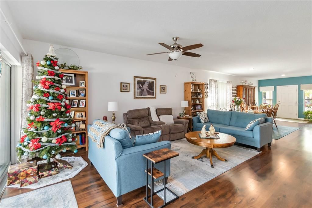 For Sale: $399,900 (4 beds, 2 baths, 1971 Square Feet)