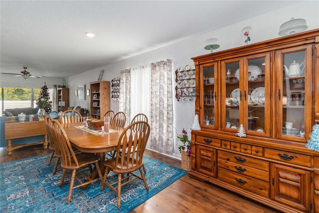 For Sale: $399,900 (4 beds, 2 baths, 1971 Square Feet)