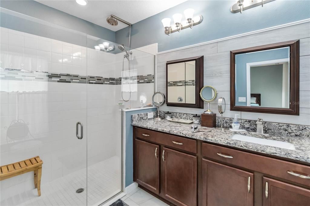 For Sale: $399,900 (4 beds, 2 baths, 1971 Square Feet)