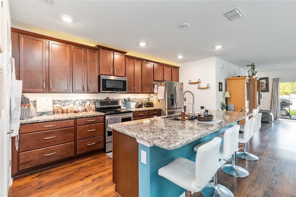 For Sale: $399,900 (4 beds, 2 baths, 1971 Square Feet)