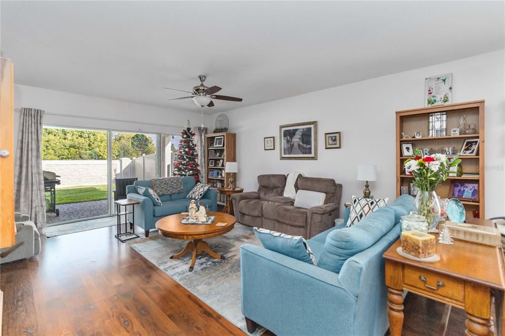 For Sale: $399,900 (4 beds, 2 baths, 1971 Square Feet)